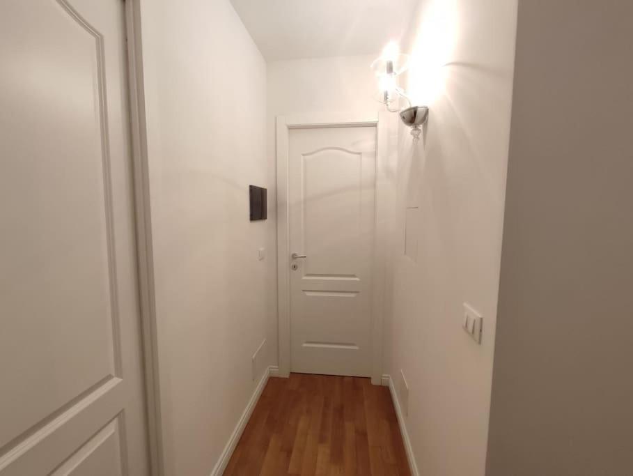 Casa Renova, Intero Appartamento, 2 Camere, Max 4 Ospiti, Trieste Zona Storica Exterior foto