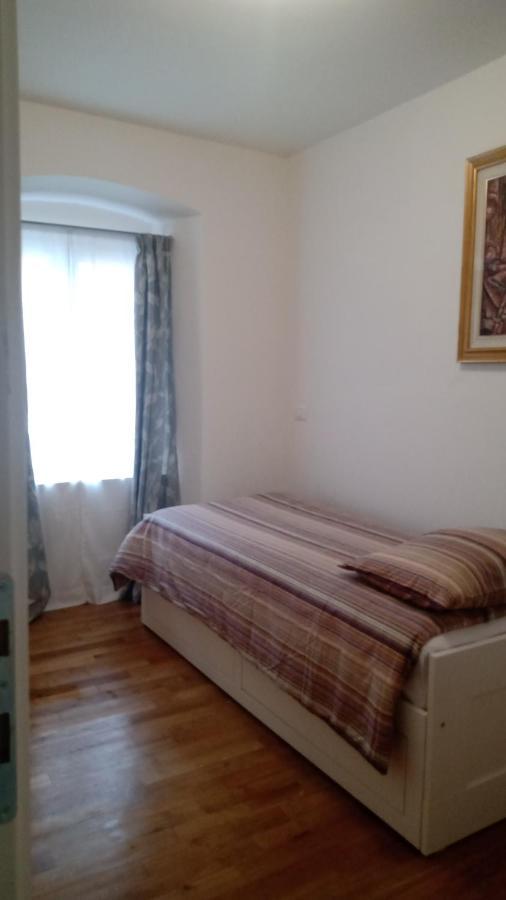 Casa Renova, Intero Appartamento, 2 Camere, Max 4 Ospiti, Trieste Zona Storica Exterior foto