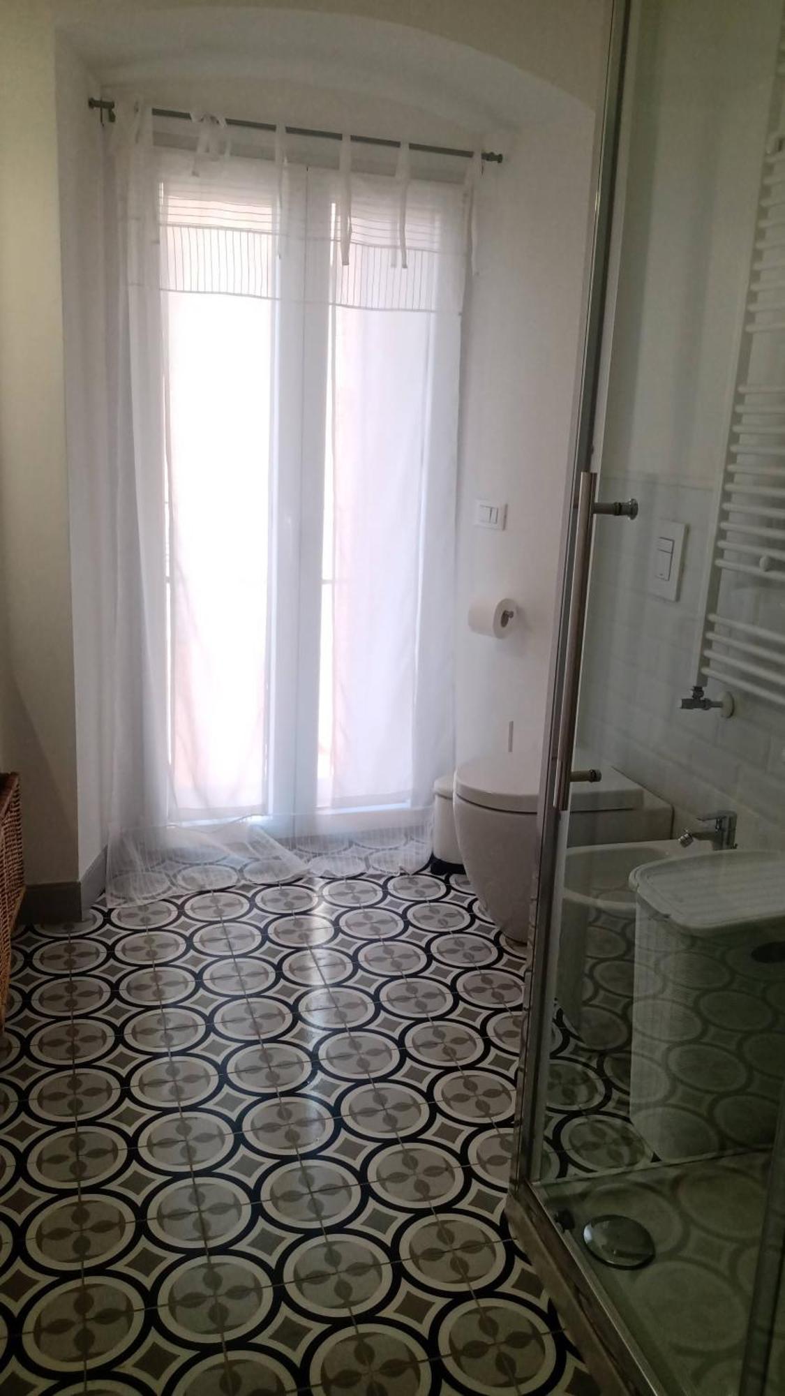Casa Renova, Intero Appartamento, 2 Camere, Max 4 Ospiti, Trieste Zona Storica Exterior foto