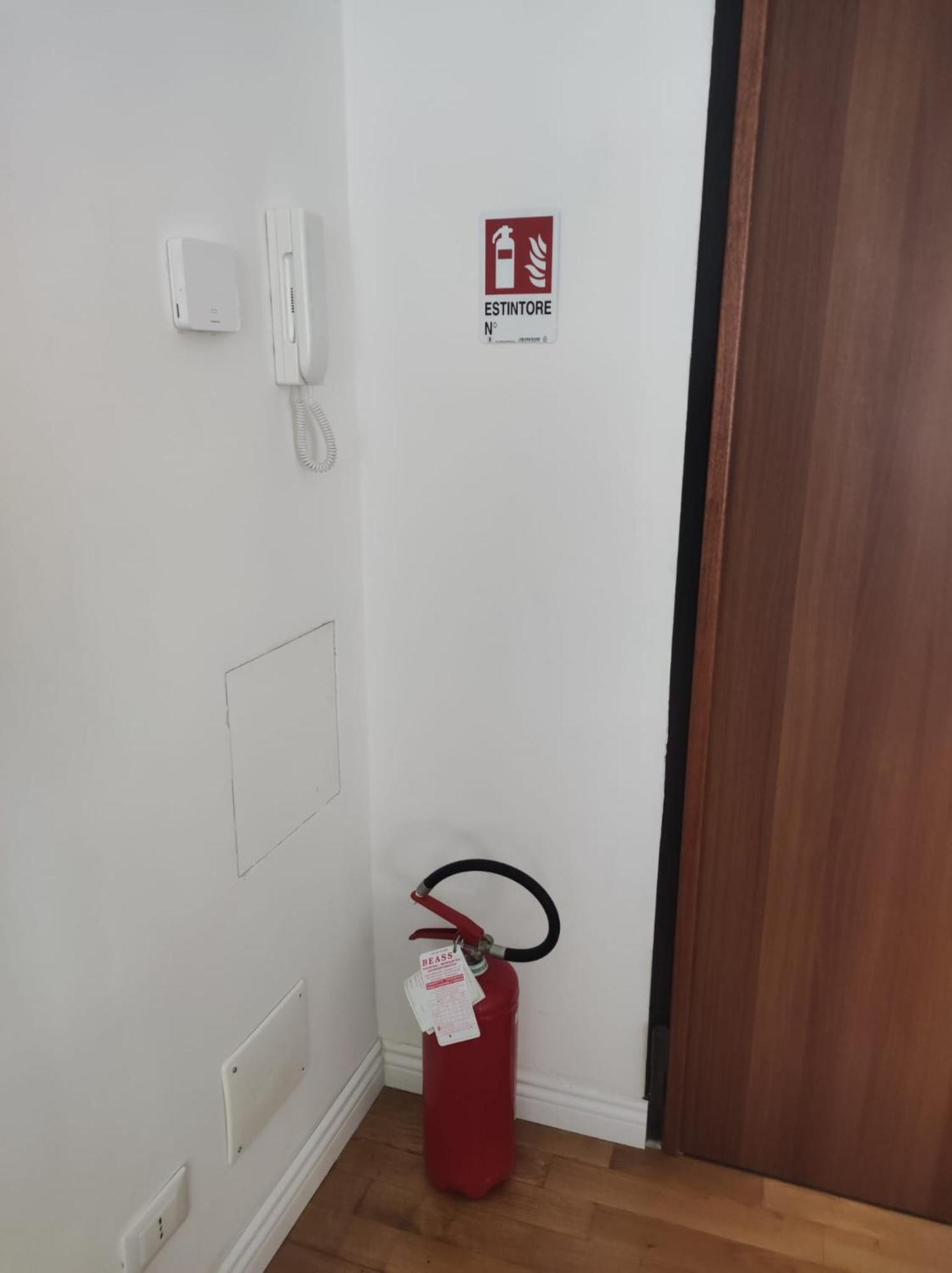 Casa Renova, Intero Appartamento, 2 Camere, Max 4 Ospiti, Trieste Zona Storica Exterior foto